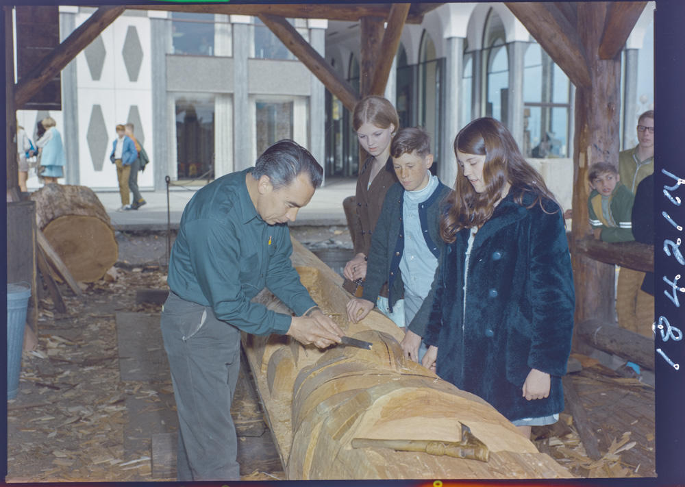 Henry Hunt carving the Mungo Martin mortuary totem